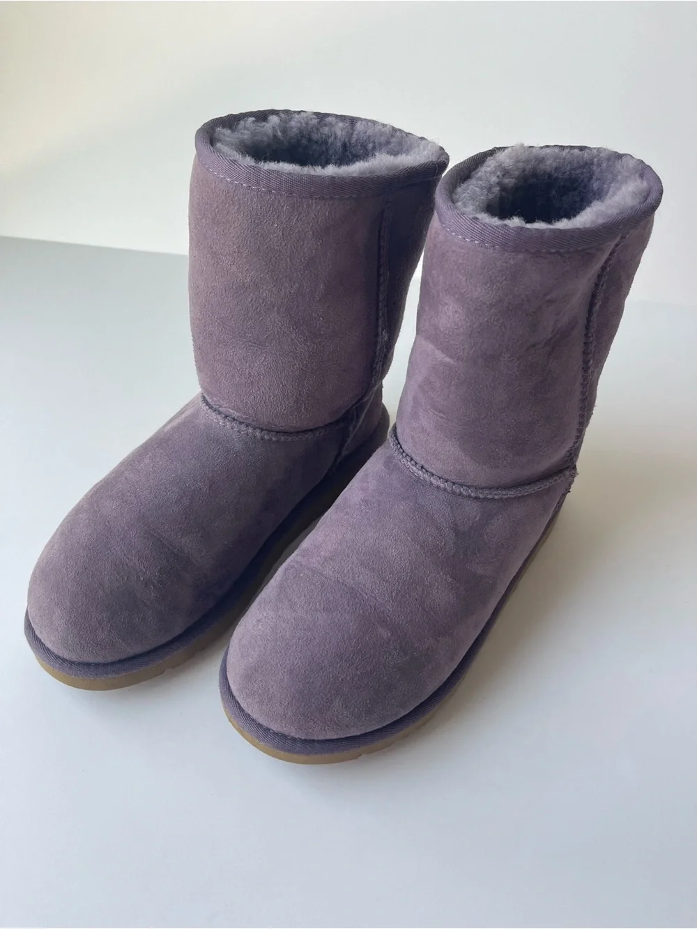 UGG Boots Girl’s Size 4 Classic Short Purple EUC